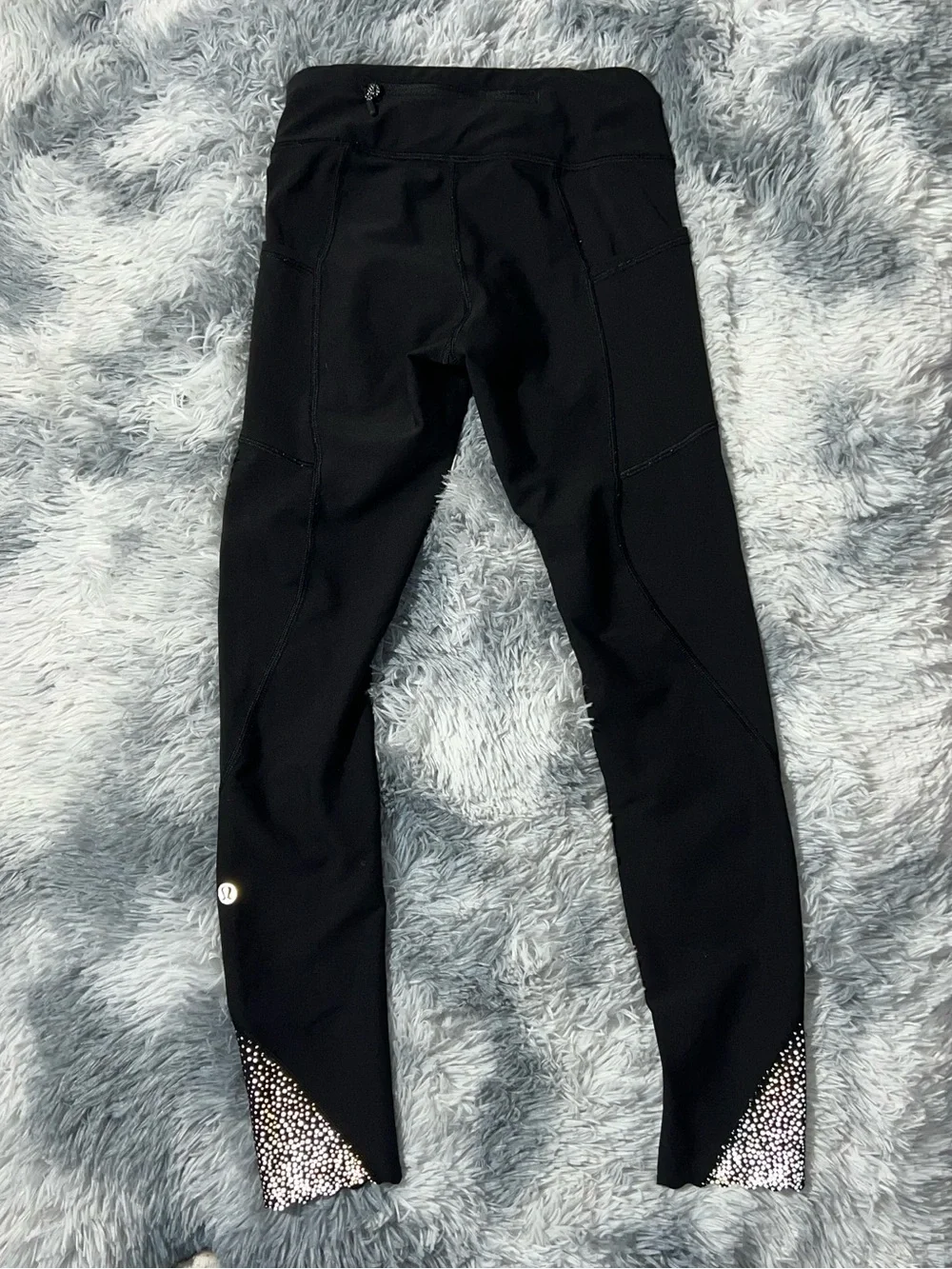 Women’s Lululemon Size 2 Black Capri Leggings with Pockets and Reflective Accent